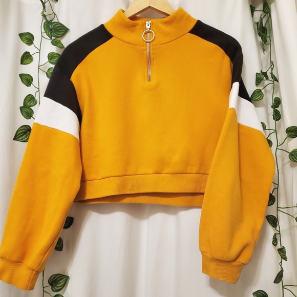 SOLD- H&M DIVIDED CROP YELLOW SWEATER SIZE S - Picture 5 of 8